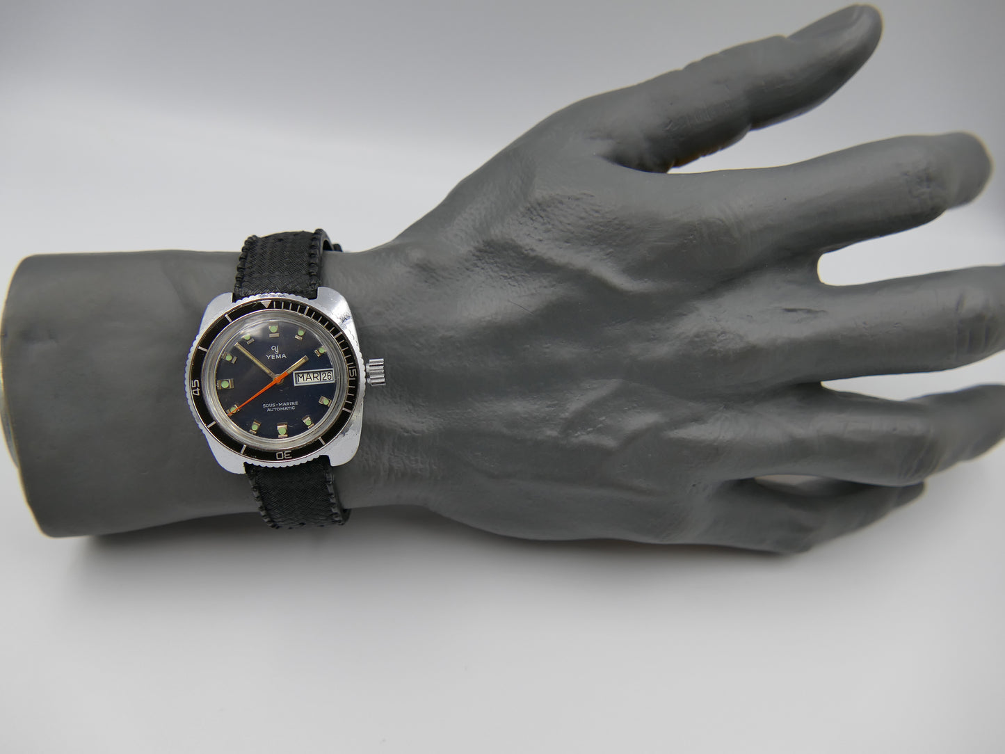 70s vintage watch mens diver plongee ref 221214 automatic FE 3612 blue dial