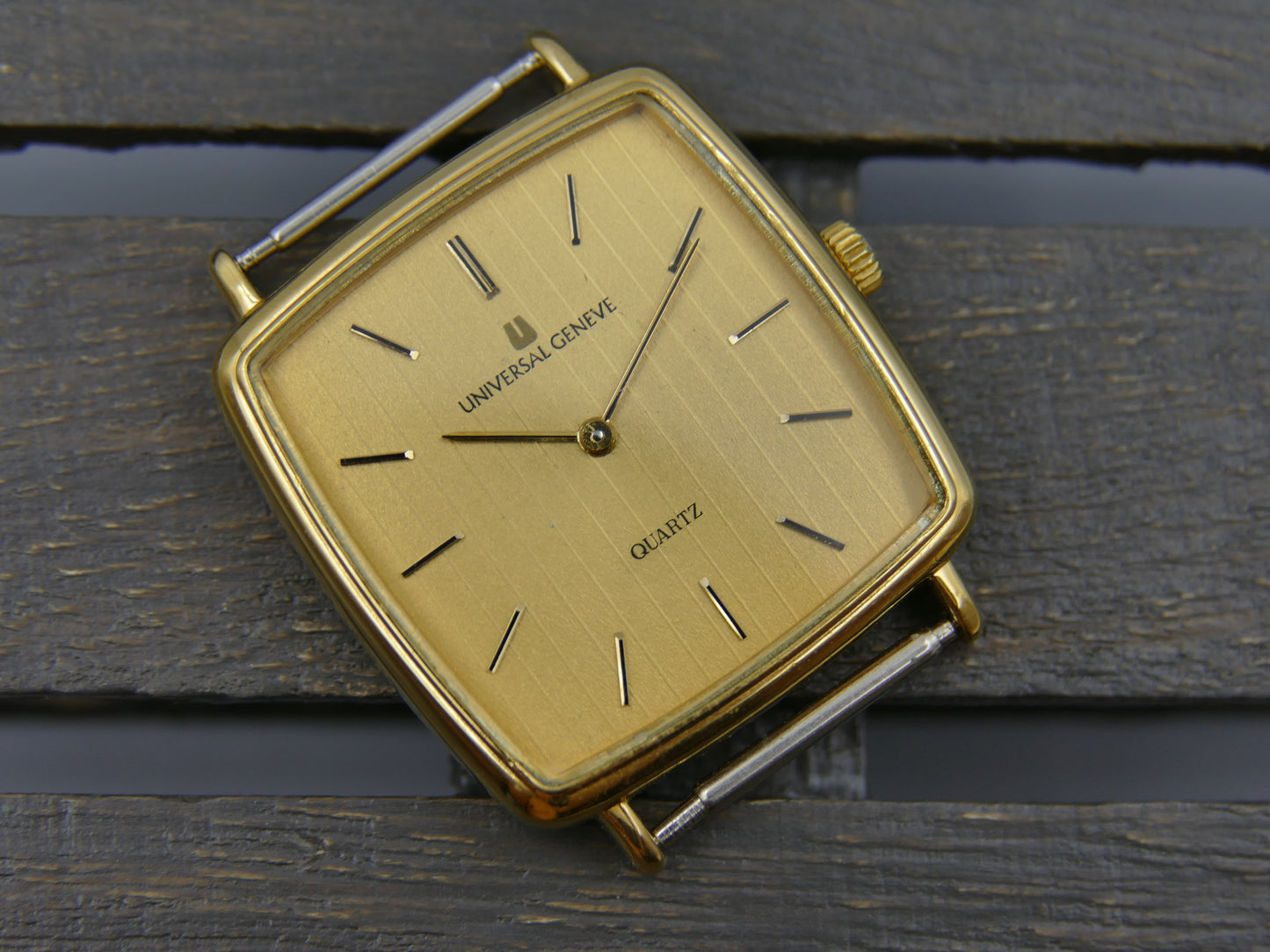 Vintage watch mens Universal Geneve ref 543301 quartz square gold pl