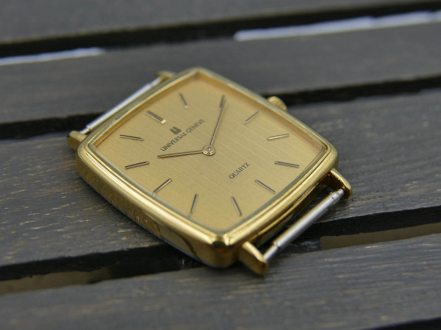 Vintage watch mens Universal Geneve ref 543301 quartz square gold pl
