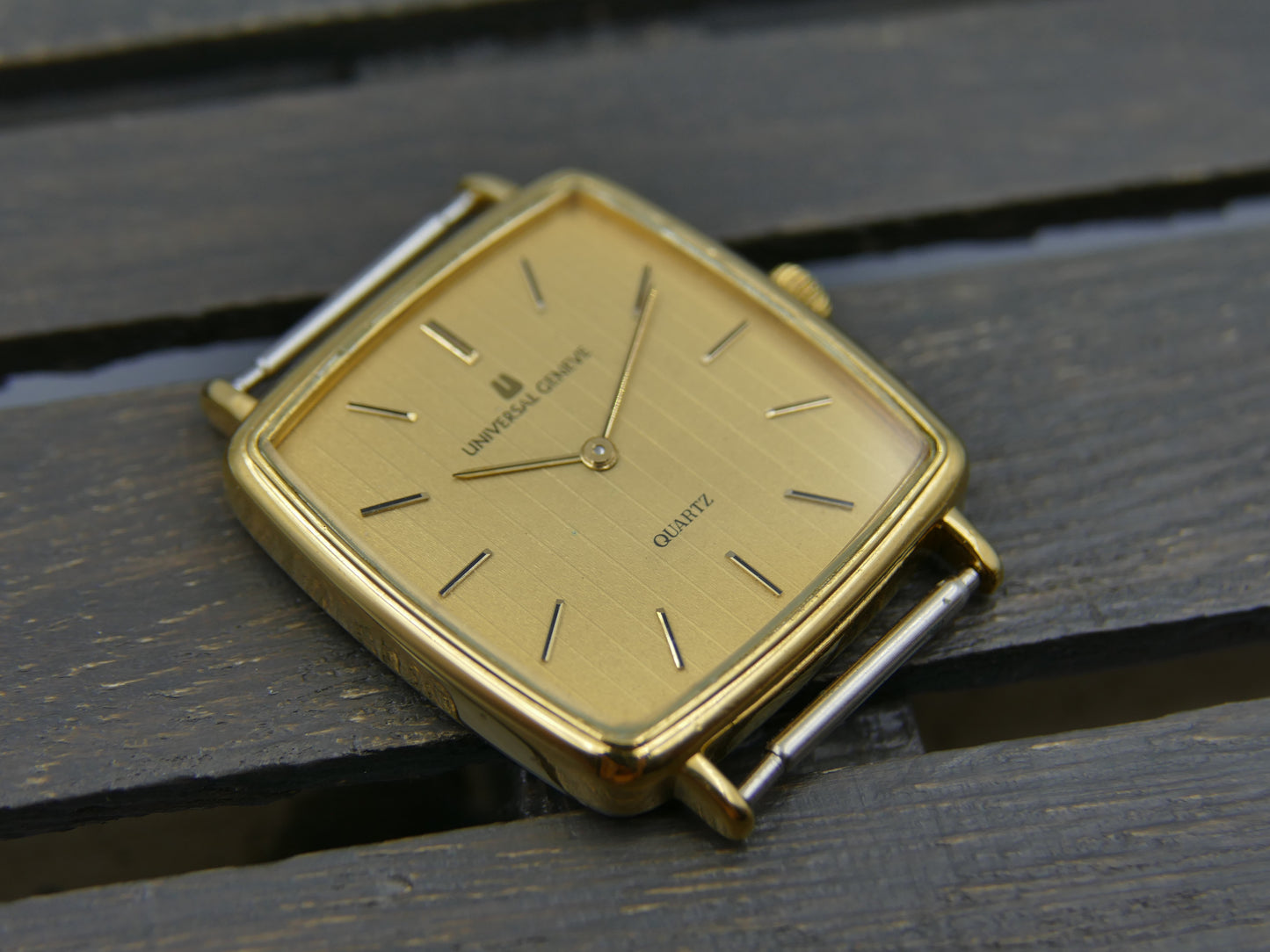 Vintage watch mens Universal Geneve ref 543301 quartz square gold pl