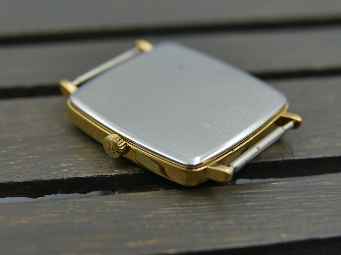 Vintage watch mens Universal Geneve ref 543301 quartz square gold pl