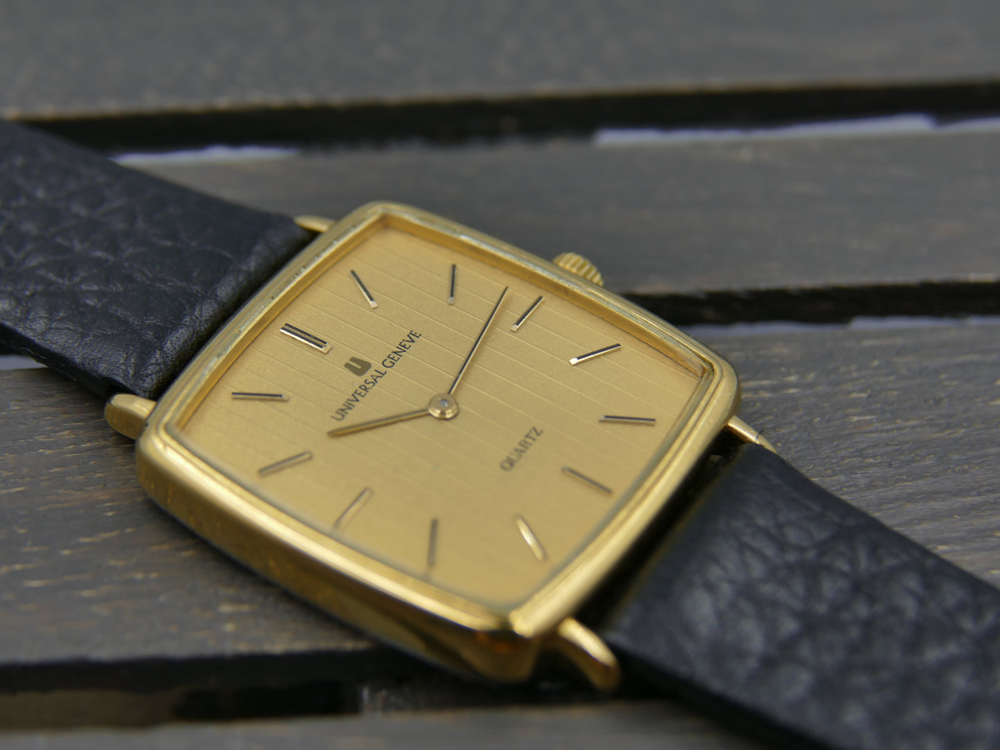 Vintage watch mens Universal Geneve ref 543301 quartz square gold pl