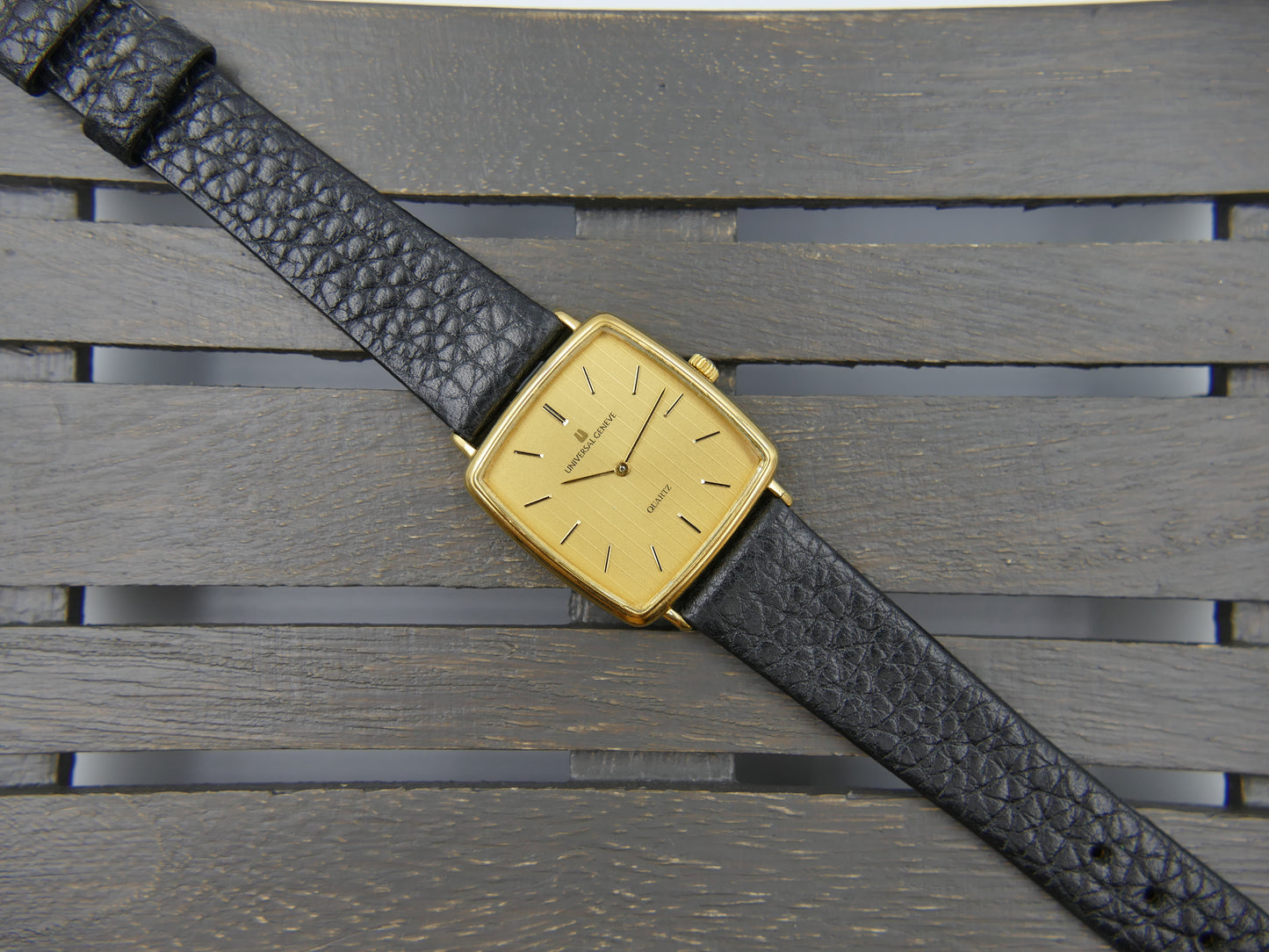 Vintage watch mens Universal Geneve ref 543301 quartz square gold pl
