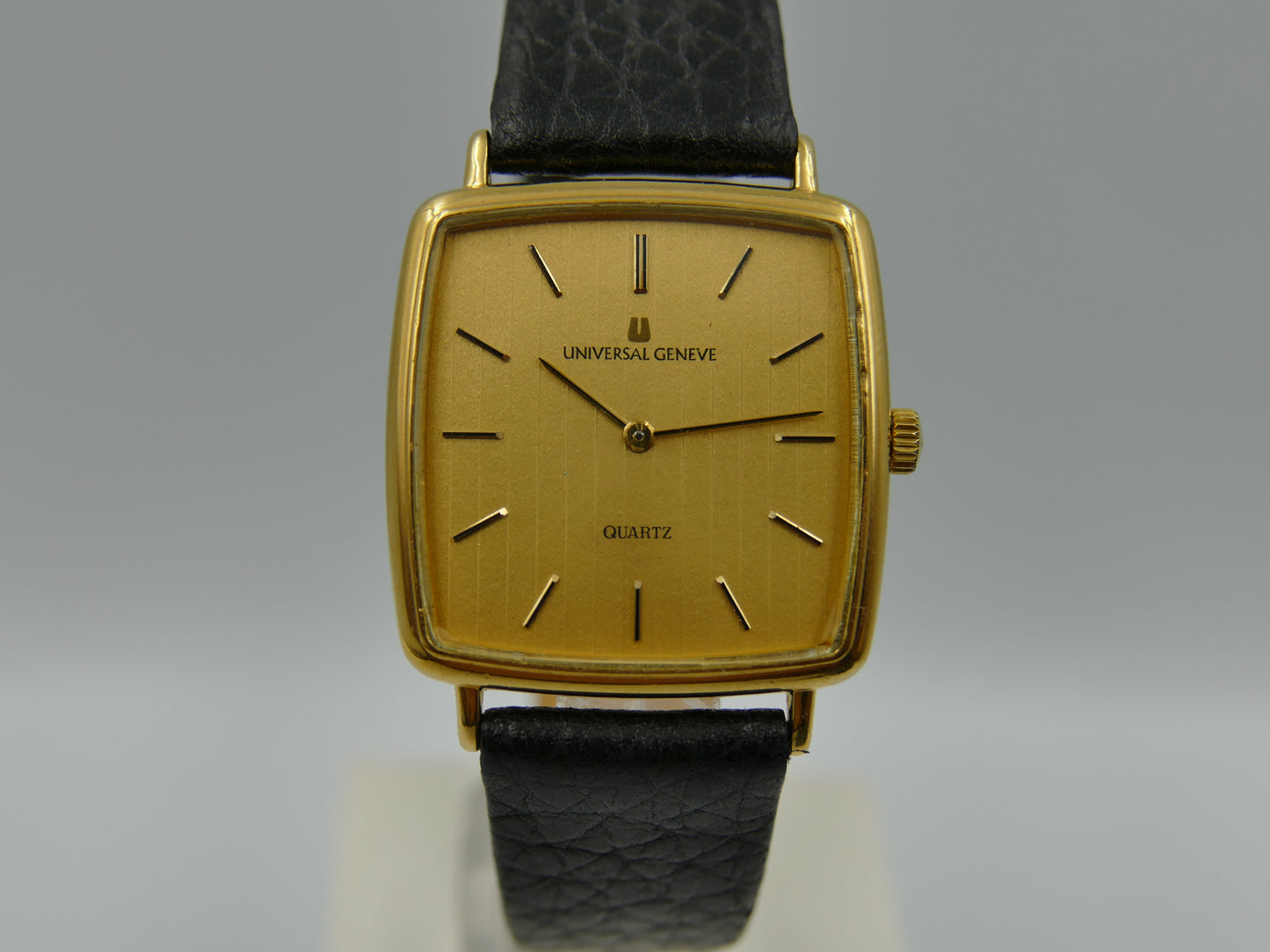 Vintage watch mens Universal Geneve ref 543301 quartz square gold pl