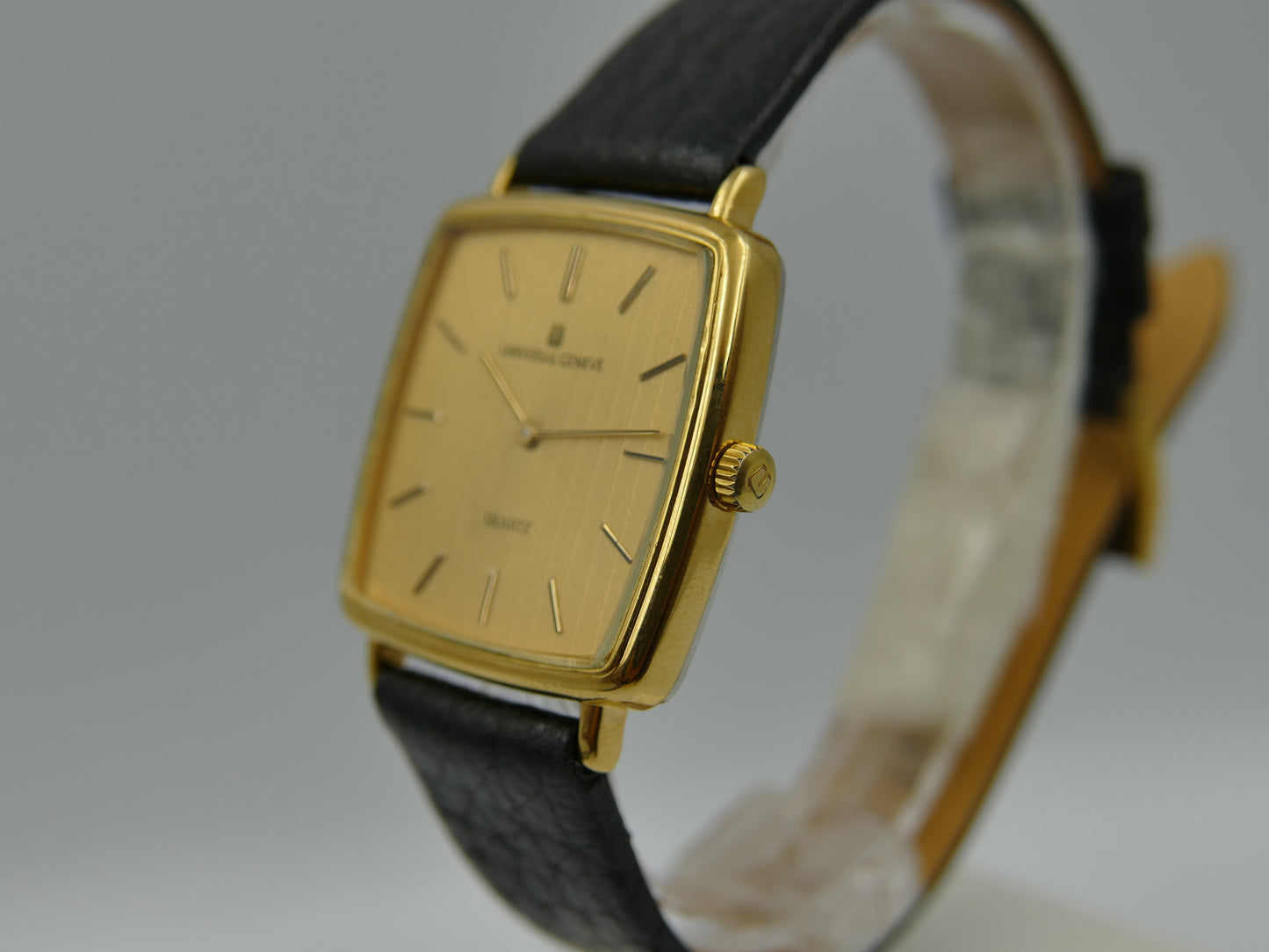 Vintage watch mens Universal Geneve ref 543301 quartz square gold pl