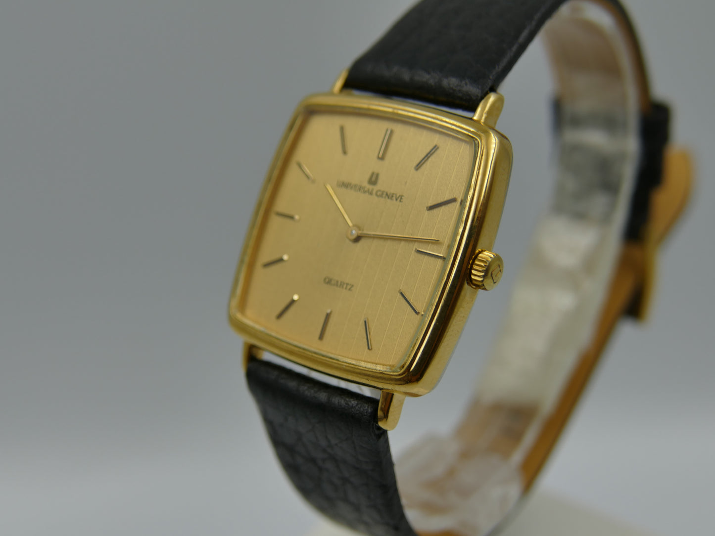 Vintage watch mens Universal Geneve ref 543301 quartz square gold pl