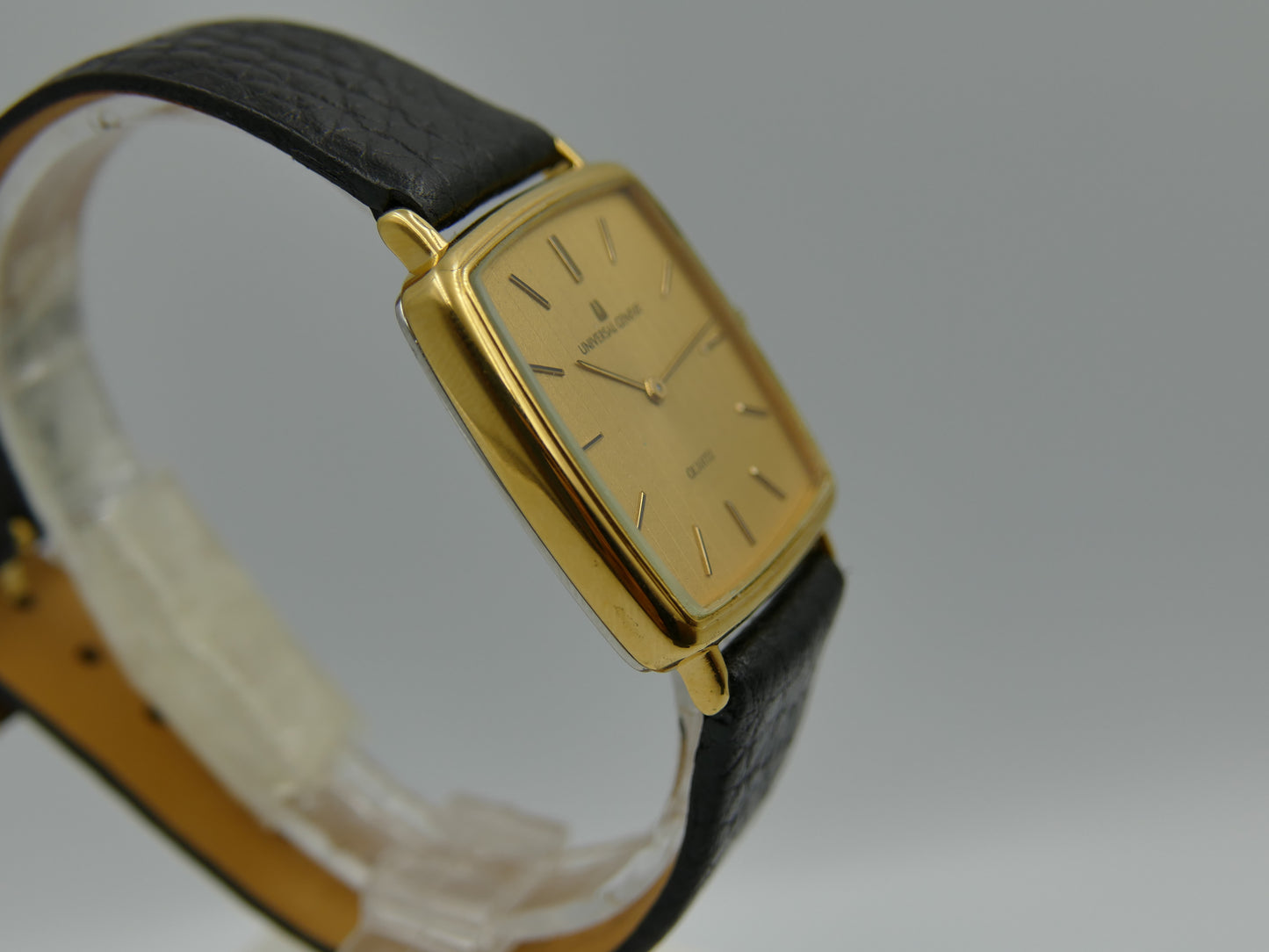 Vintage watch mens Universal Geneve ref 543301 quartz square gold pl