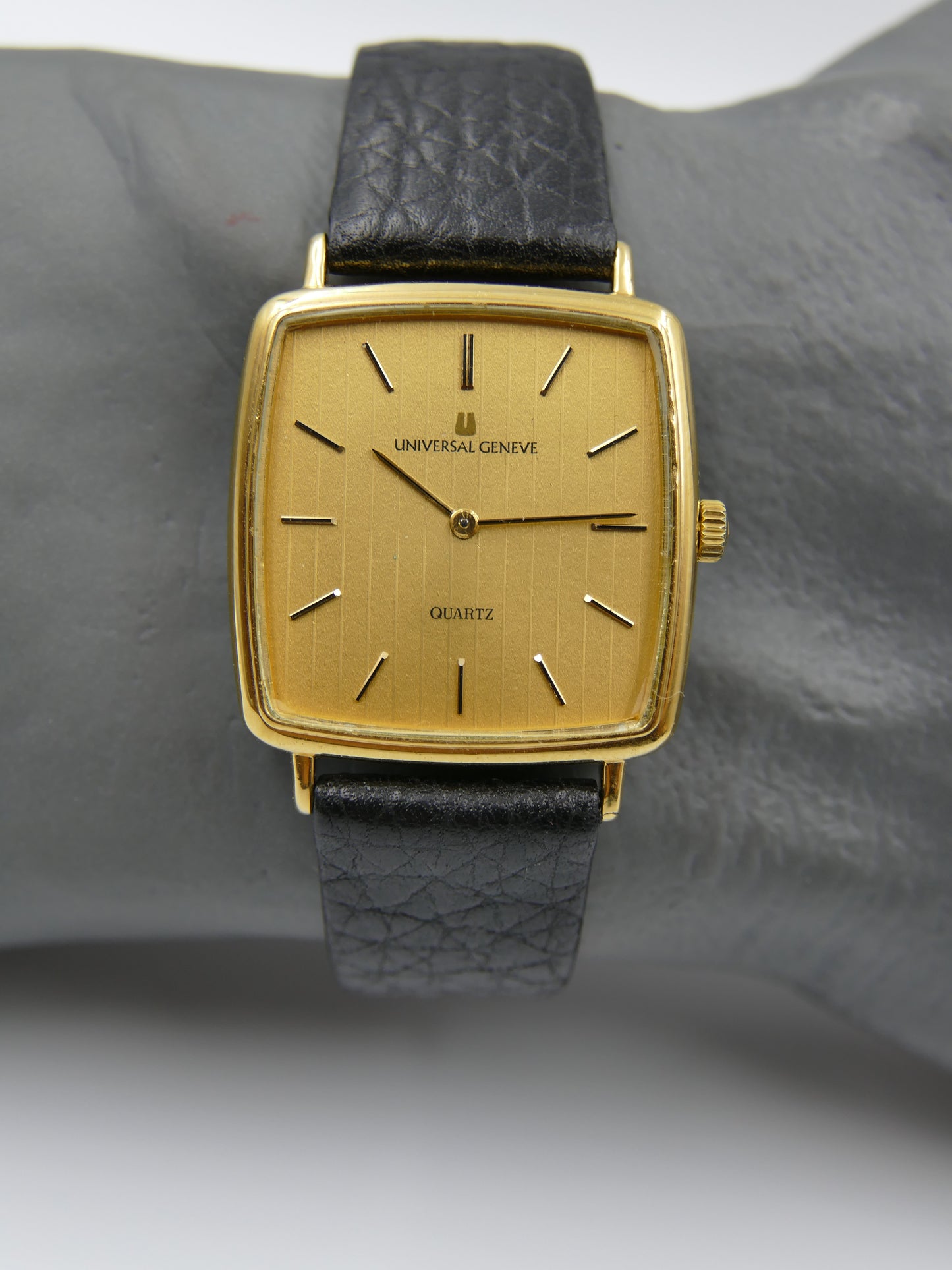 Vintage watch mens Universal Geneve ref 543301 quartz square gold pl