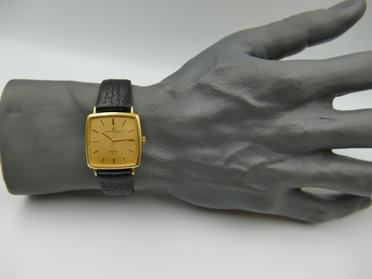 Vintage watch mens Universal Geneve ref 543301 quartz square gold pl
