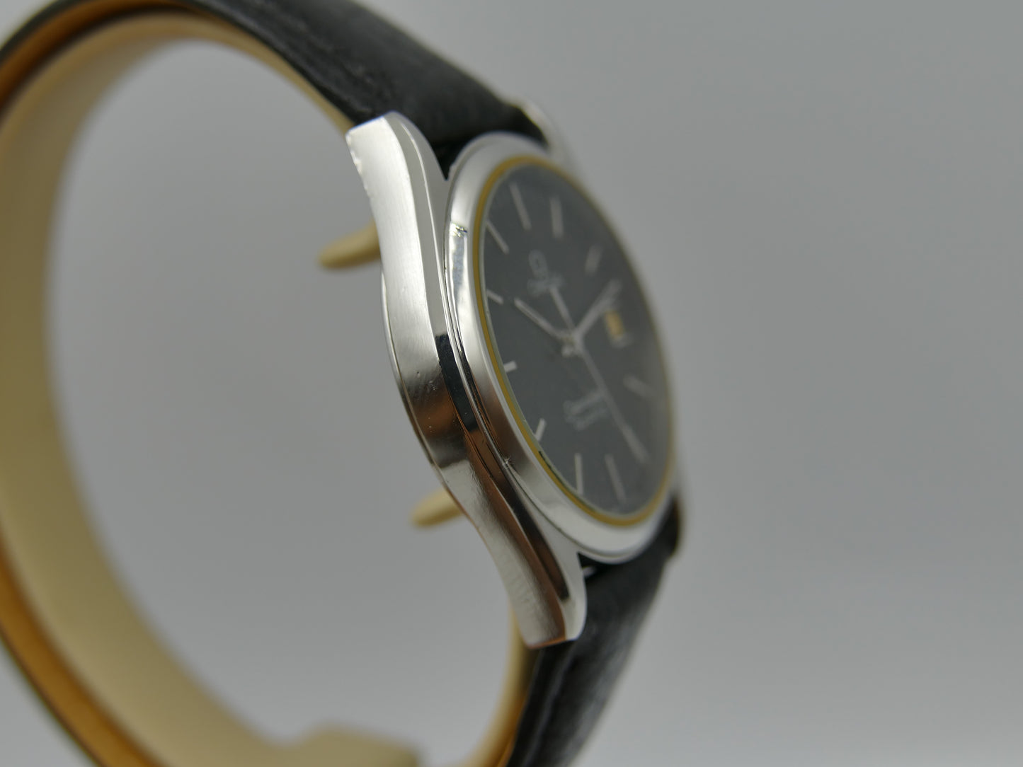 70s vintage watch mens Omega seamaster ref. 196.0190 quartz cal. 1342 black