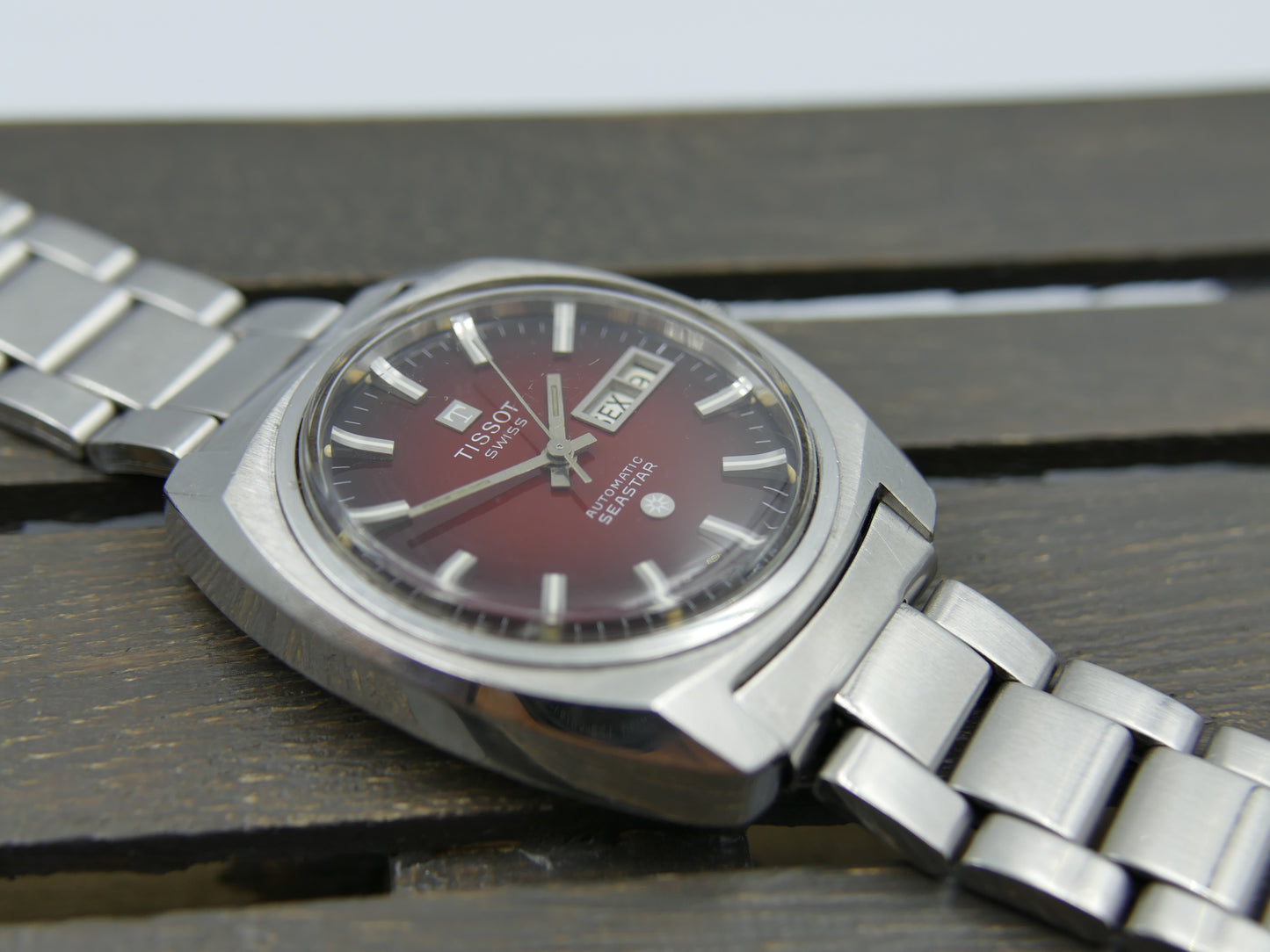 70s vintage watch mens Tissot Seastar ref. 46666-1x automatic 2571 burgundy