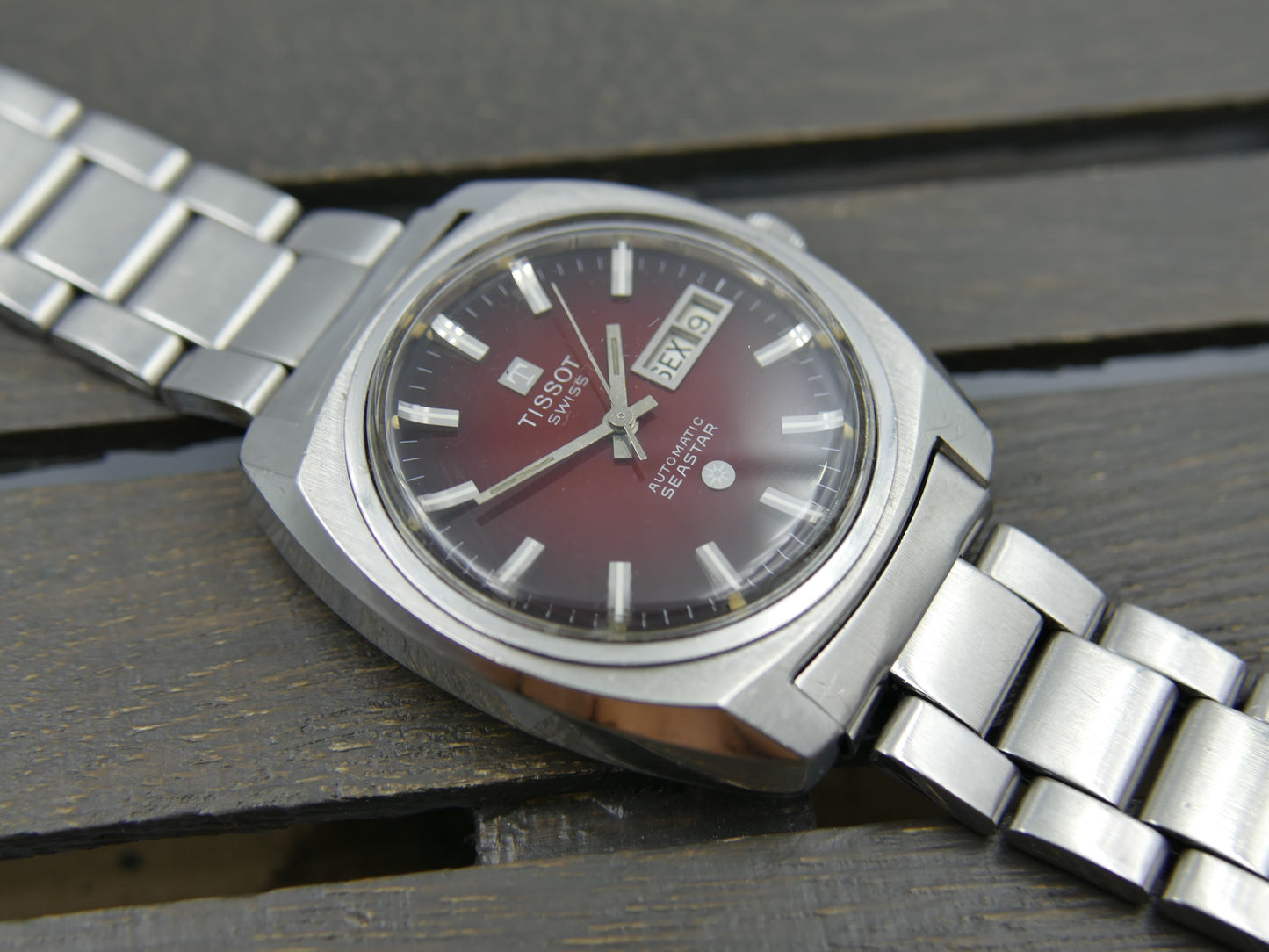70s vintage watch mens Tissot Seastar ref. 46666-1x automatic 2571 burgundy