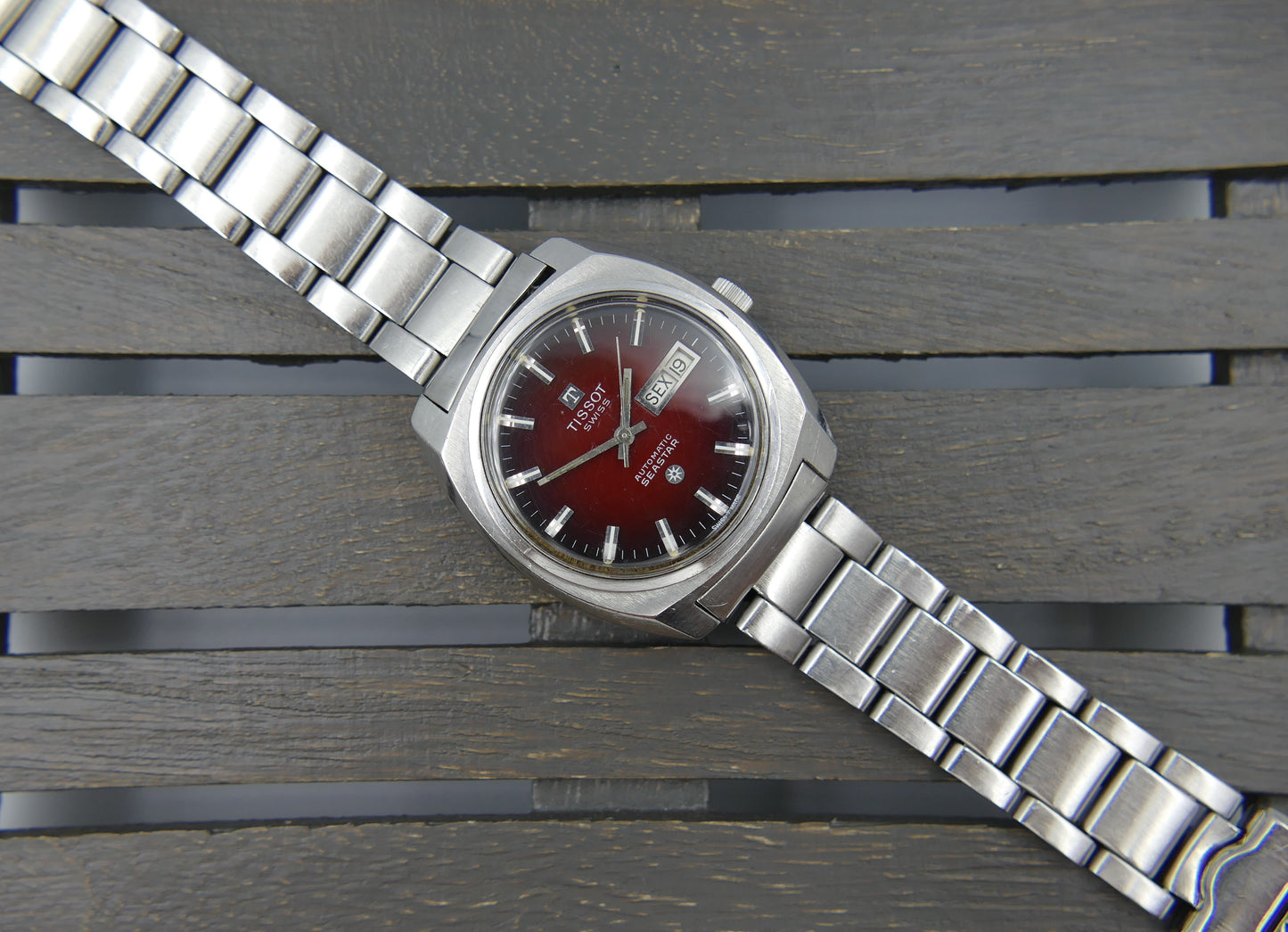 70s vintage watch mens Tissot Seastar ref. 46666-1x automatic 2571 burgundy