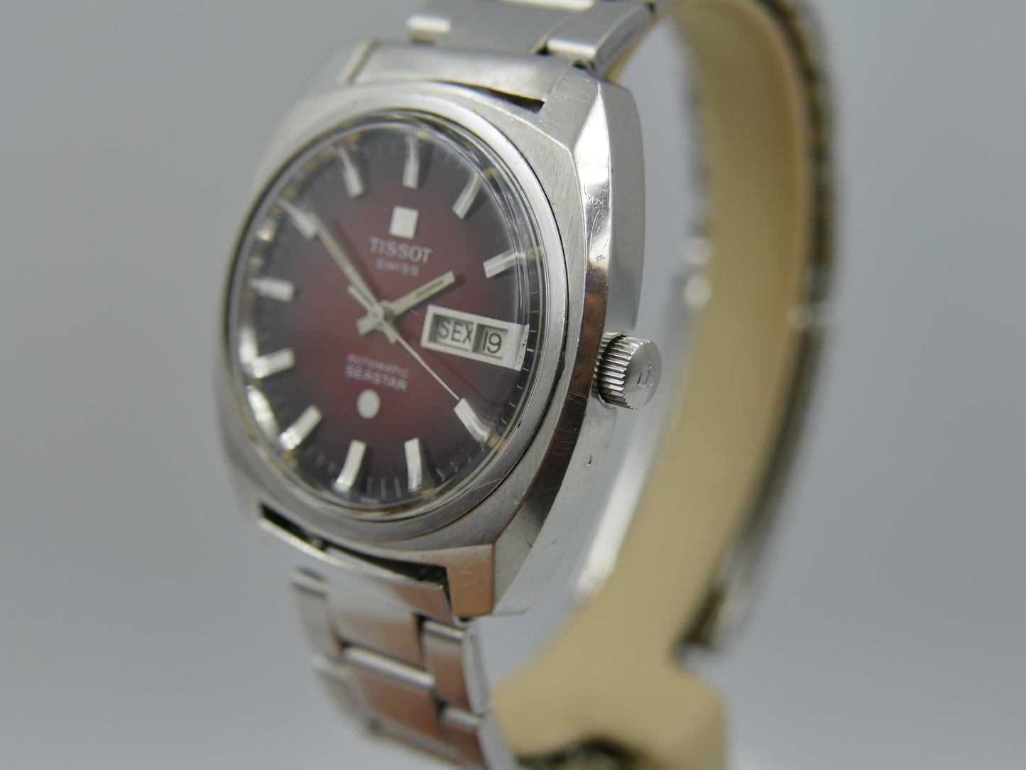 70s vintage watch mens Tissot Seastar ref. 46666-1x automatic 2571 burgundy