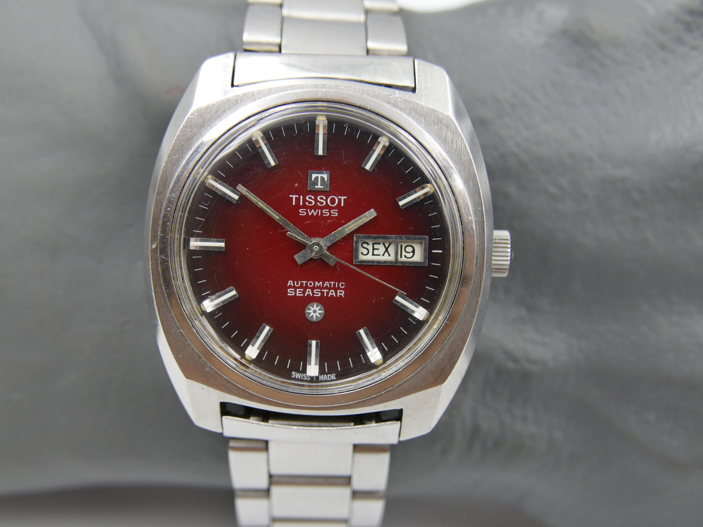 70s vintage watch mens Tissot Seastar ref. 46666-1x automatic 2571 burgundy