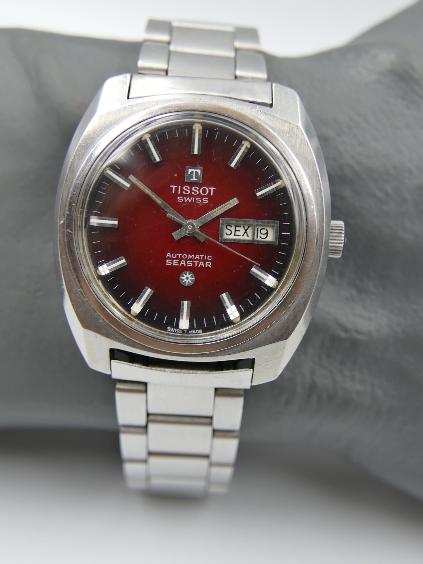 70s vintage watch mens Tissot Seastar ref. 46666-1x automatic 2571 burgundy
