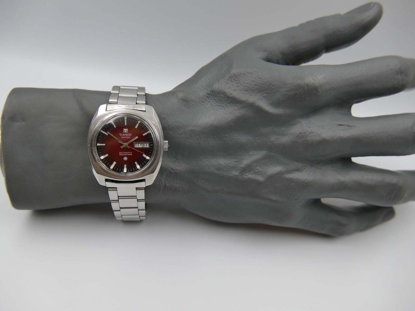 70s vintage watch mens Tissot Seastar ref. 46666-1x automatic 2571 burgundy