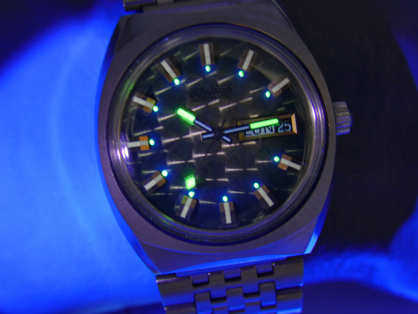 70s vintage watch DUWARD Automatic Cal. ETA 2789 Ref. 6002 green brushed circular dial NOS