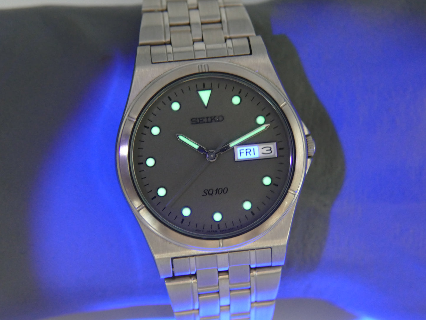 90s vintage watch mens japan SEIKO SQ 100 7N43-8200 NOS