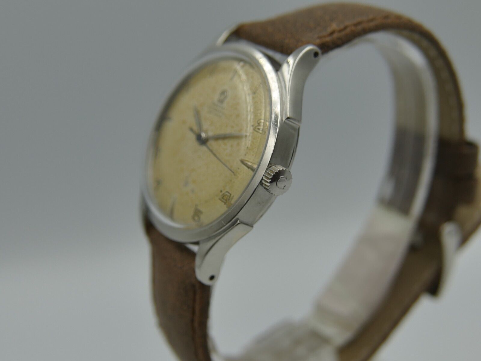 40's vintage watch mens Omega ref 2480 -1 bumper automatic cal. 28.10RA serviced