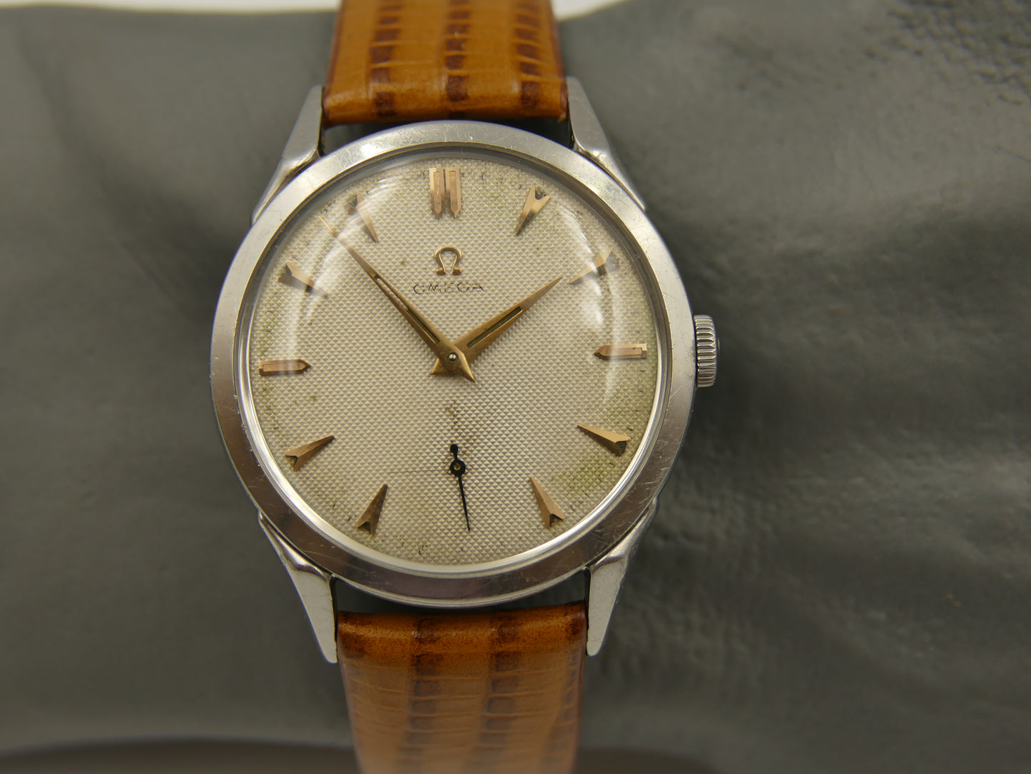 50's vintage watch Omega ref. 2605 12 spider lugs cal 266 steel 36mm