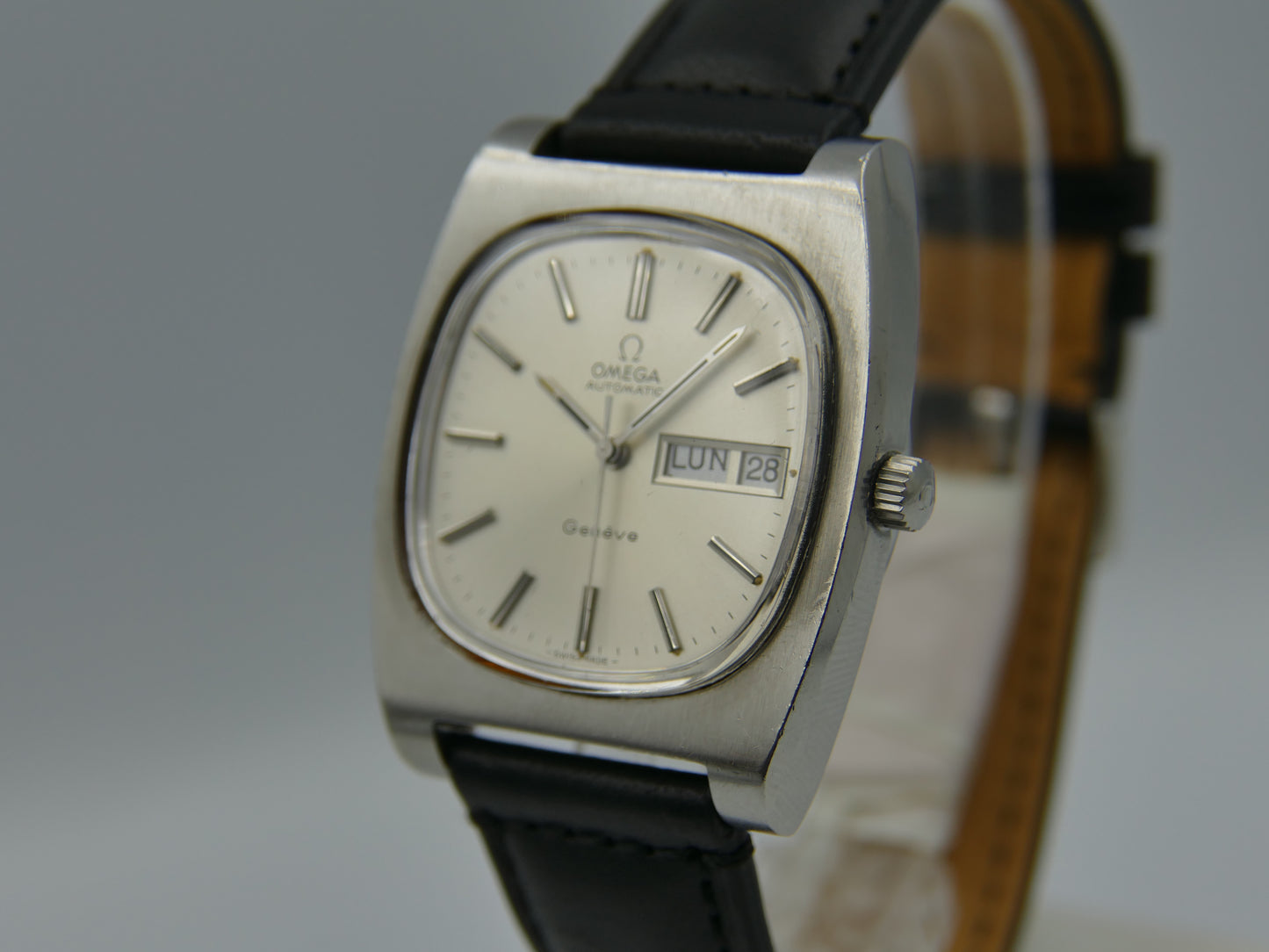 70's vintage watch mens Omega Geneve automatic cal. 1022 ref 166.0188 w/ box