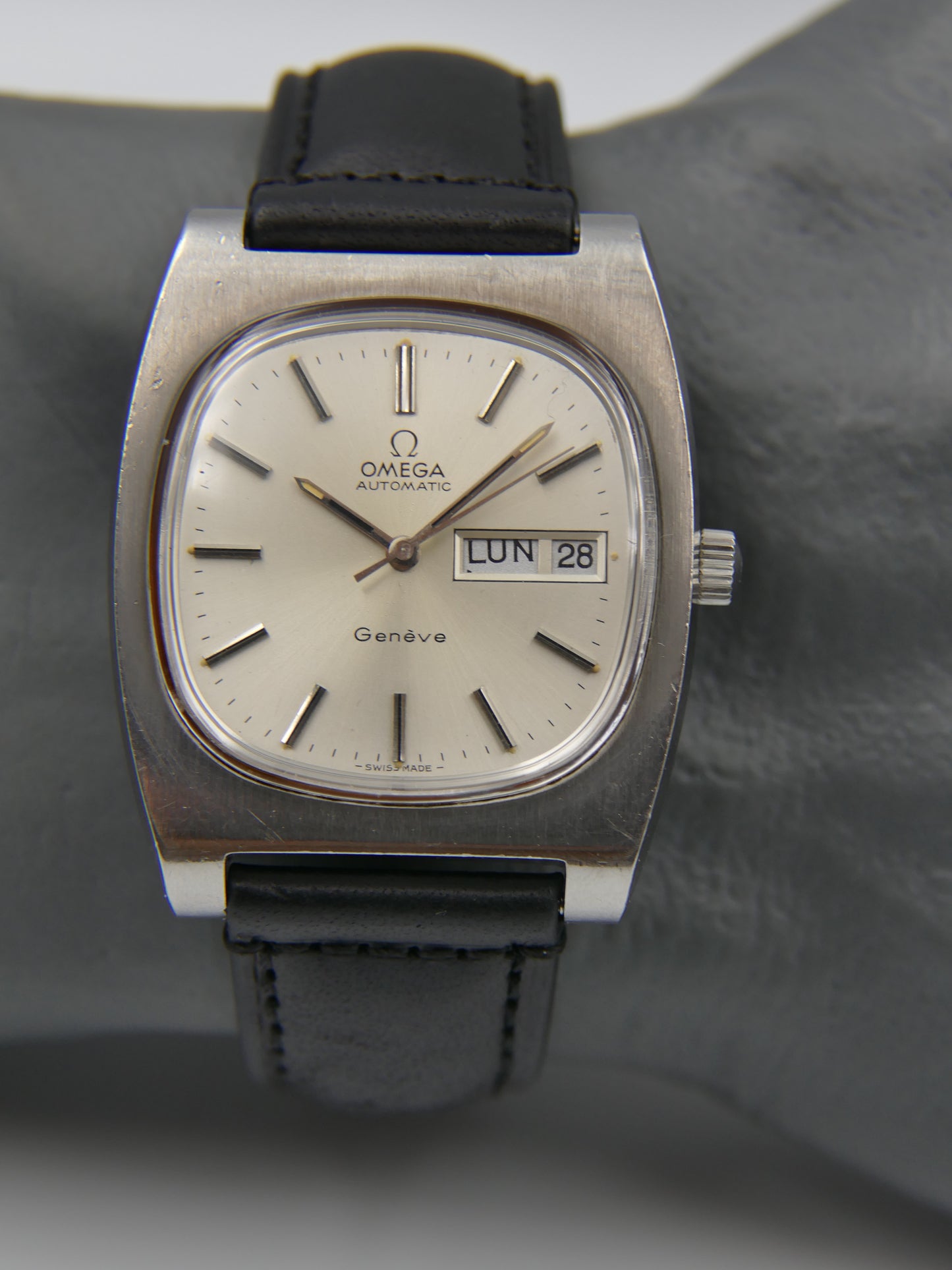 70's vintage watch mens Omega Geneve automatic cal. 1022 ref 166.0188 w/ box