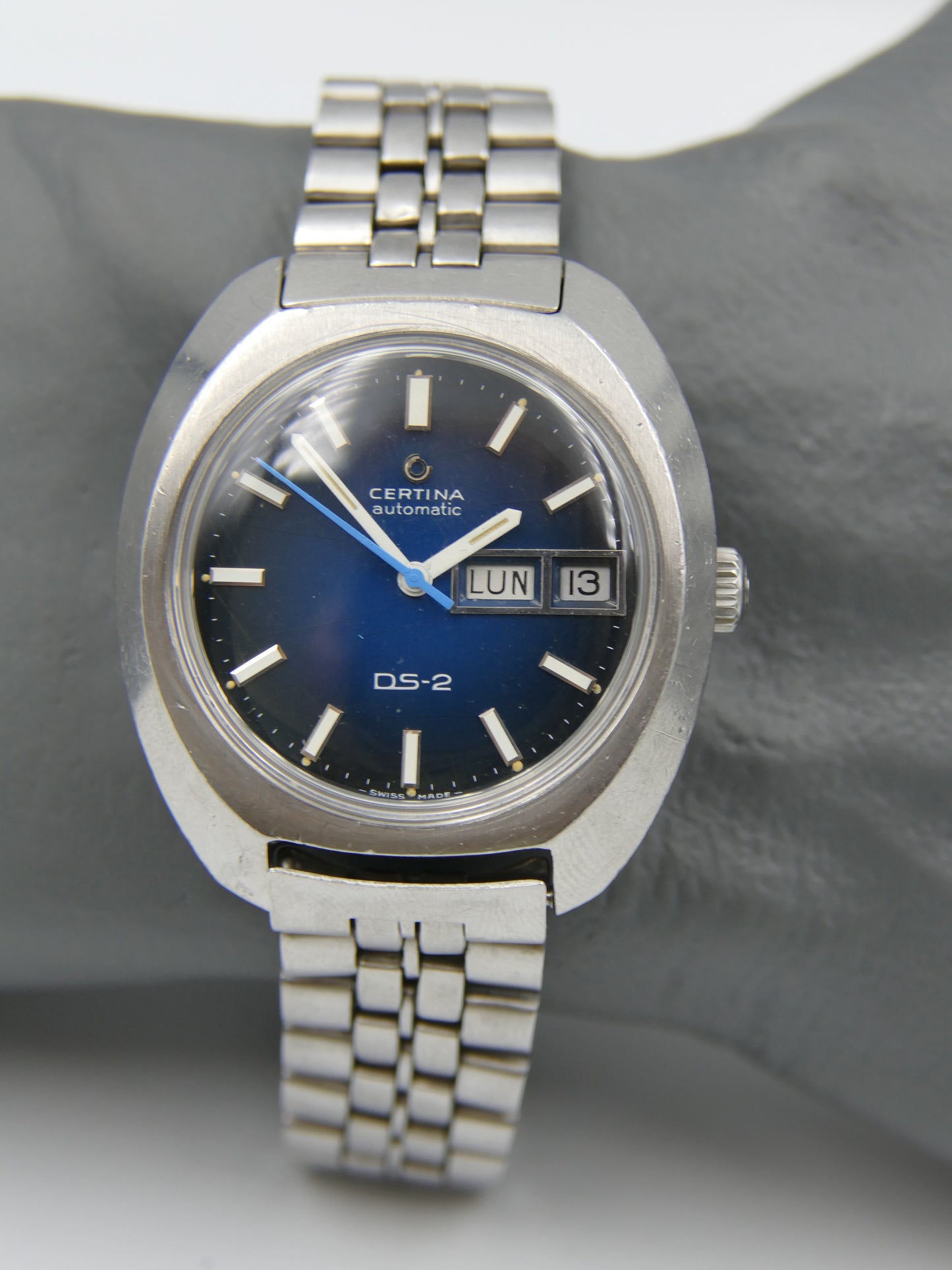 70s vintage men Certina DS-2 automatic cal 25-652 ref. 5901 300 blue Spider dial