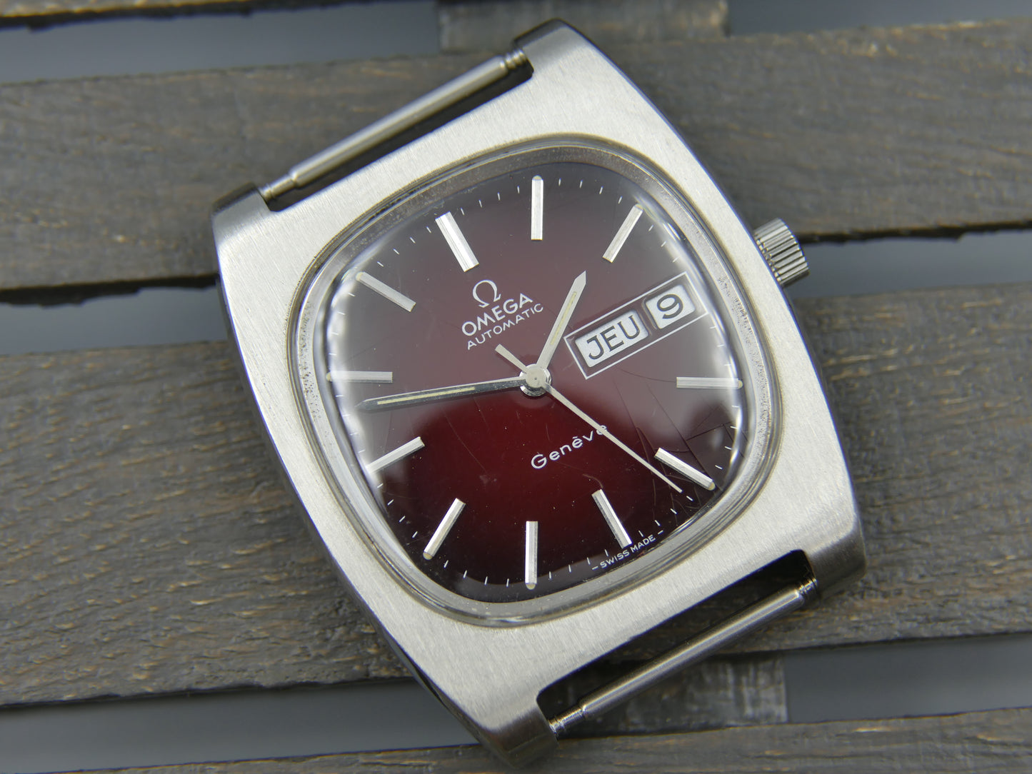 70's vintage watch mens Omega Genève automatic cal. 1022 ref 166.0188 burgundy