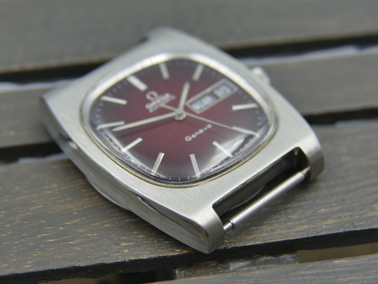 70's vintage watch mens Omega Genève automatic cal. 1022 ref 166.0188 burgundy