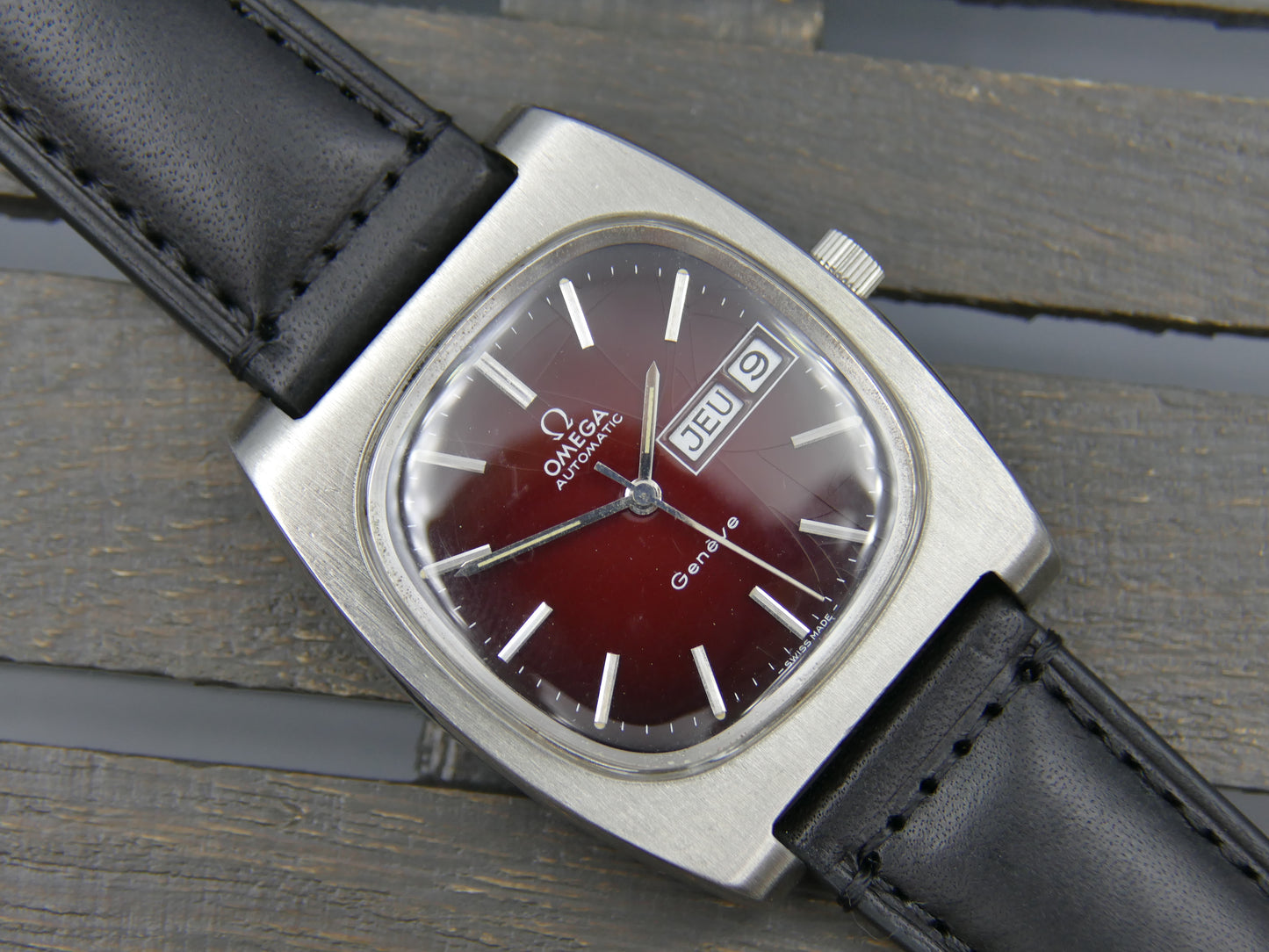 70's vintage watch mens Omega Genève automatic cal. 1022 ref 166.0188 burgundy