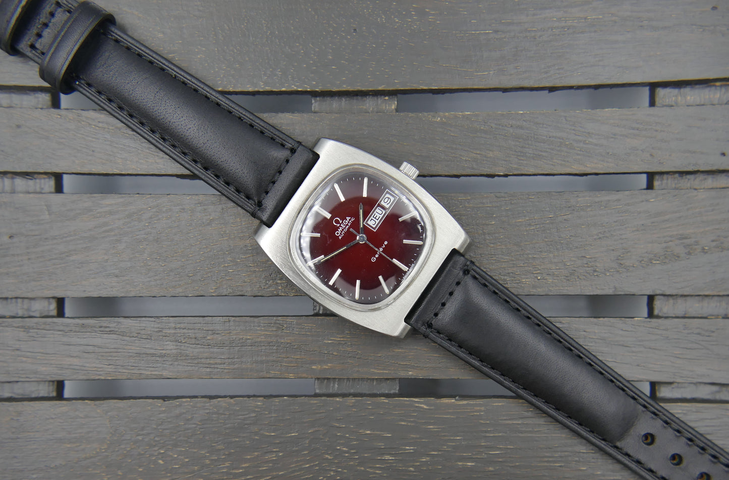 70's vintage watch mens Omega Genève automatic cal. 1022 ref 166.0188 burgundy