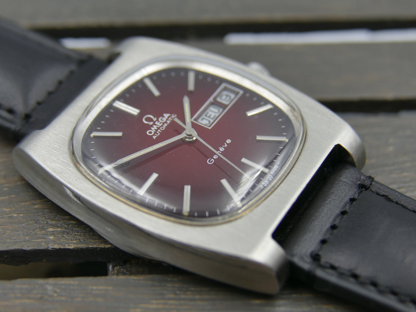 70's vintage watch mens Omega Genève automatic cal. 1022 ref 166.0188 burgundy