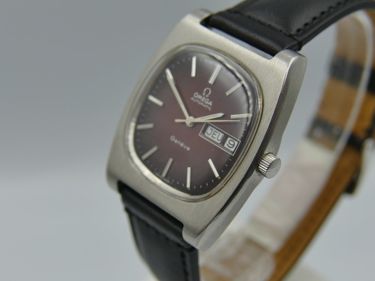 70's vintage watch mens Omega Genève automatic cal. 1022 ref 166.0188 burgundy