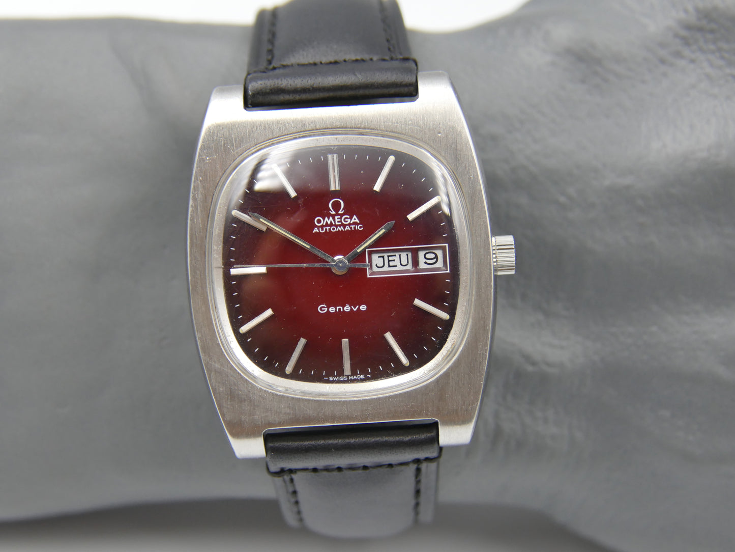 70's vintage watch mens Omega Genève automatic cal. 1022 ref 166.0188 burgundy