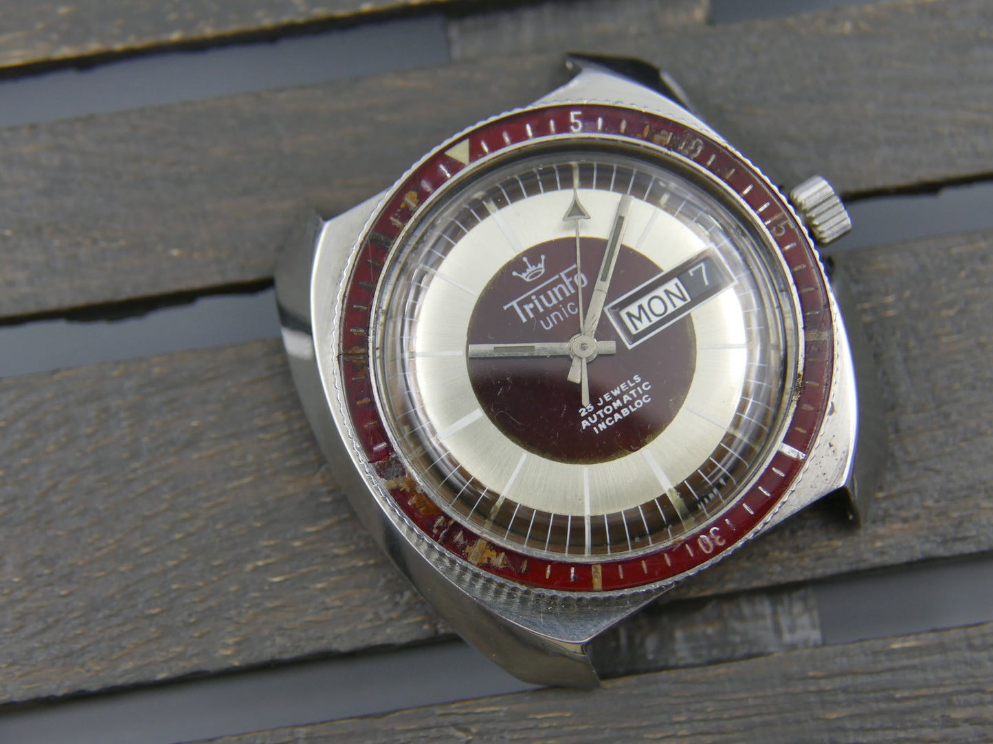 70's vintage watch mens diver plongee Triunfo Unic automatic ETA 2836 burgundy