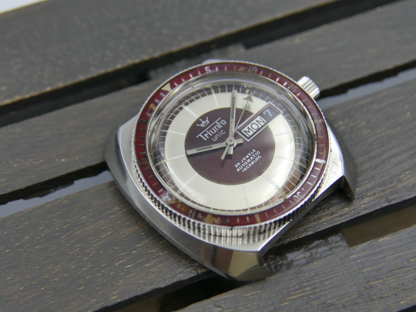 70's vintage watch mens diver plongee Triunfo Unic automatic ETA 2836 burgundy