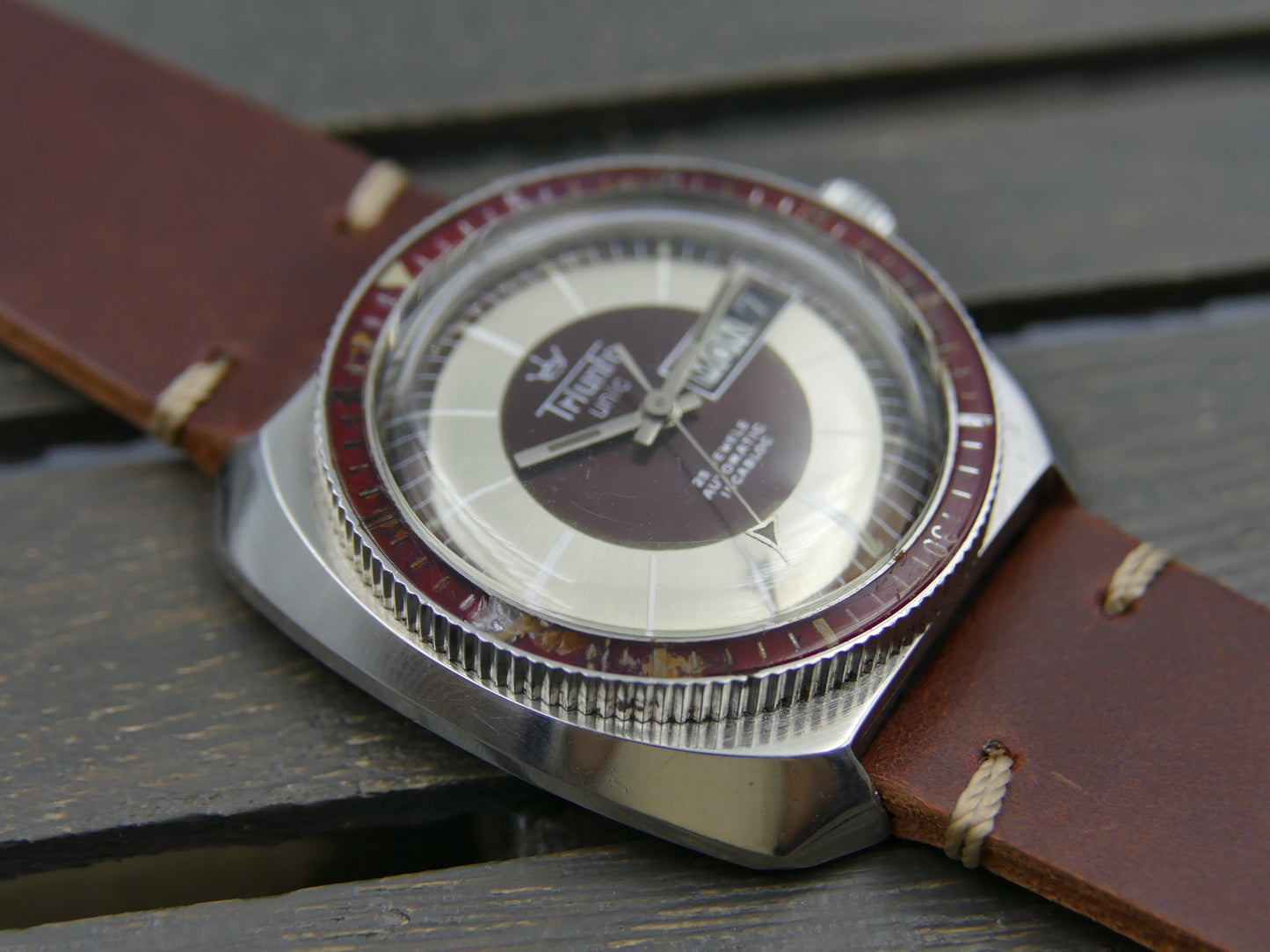 70's vintage watch mens diver plongee Triunfo Unic automatic ETA 2836 burgundy