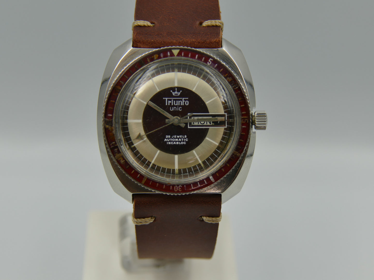 70's vintage watch mens diver plongee Triunfo Unic automatic ETA 2836 burgundy