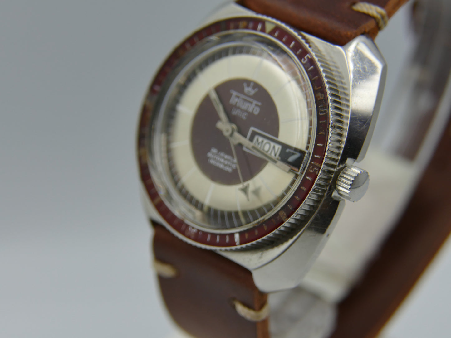 70's vintage watch mens diver plongee Triunfo Unic automatic ETA 2836 burgundy