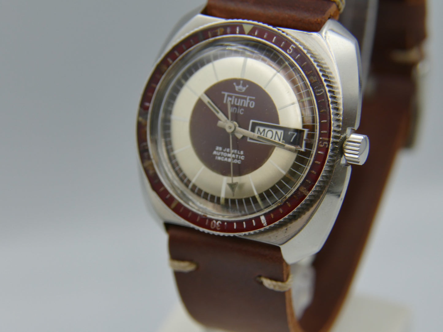 70's vintage watch mens diver plongee Triunfo Unic automatic ETA 2836 burgundy