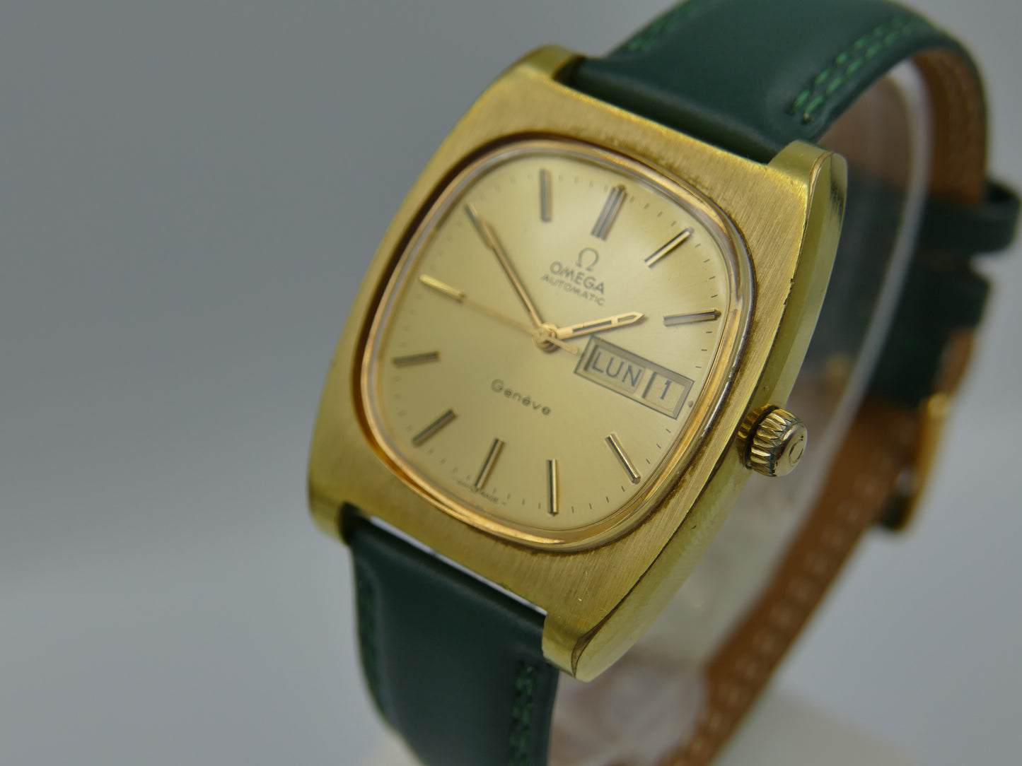 70's vintage watch mens Omega Geneve automatic cal. 1022 ref 166.0190 gold pl