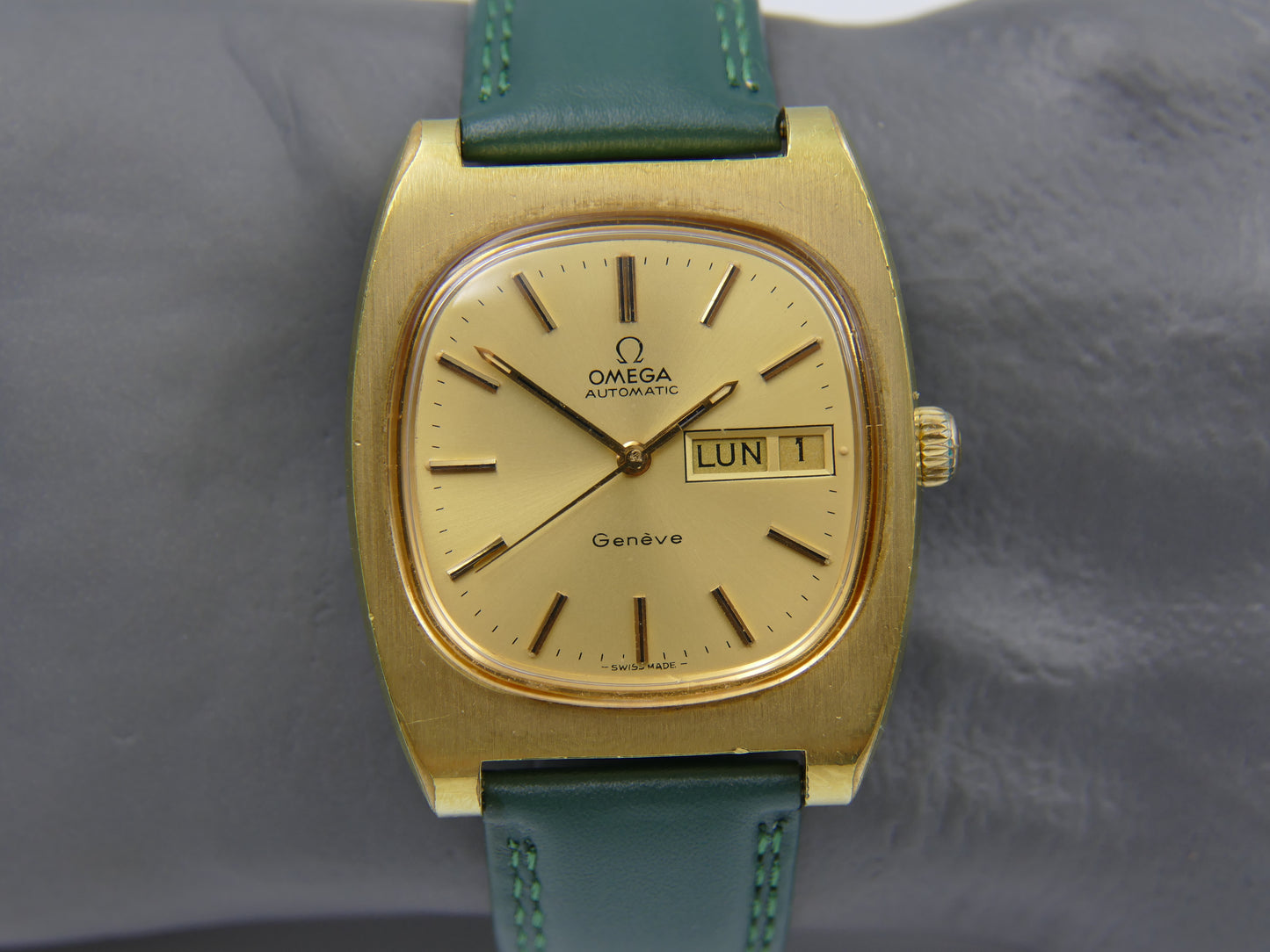 70's vintage watch mens Omega Geneve automatic cal. 1022 ref 166.0190 gold pl