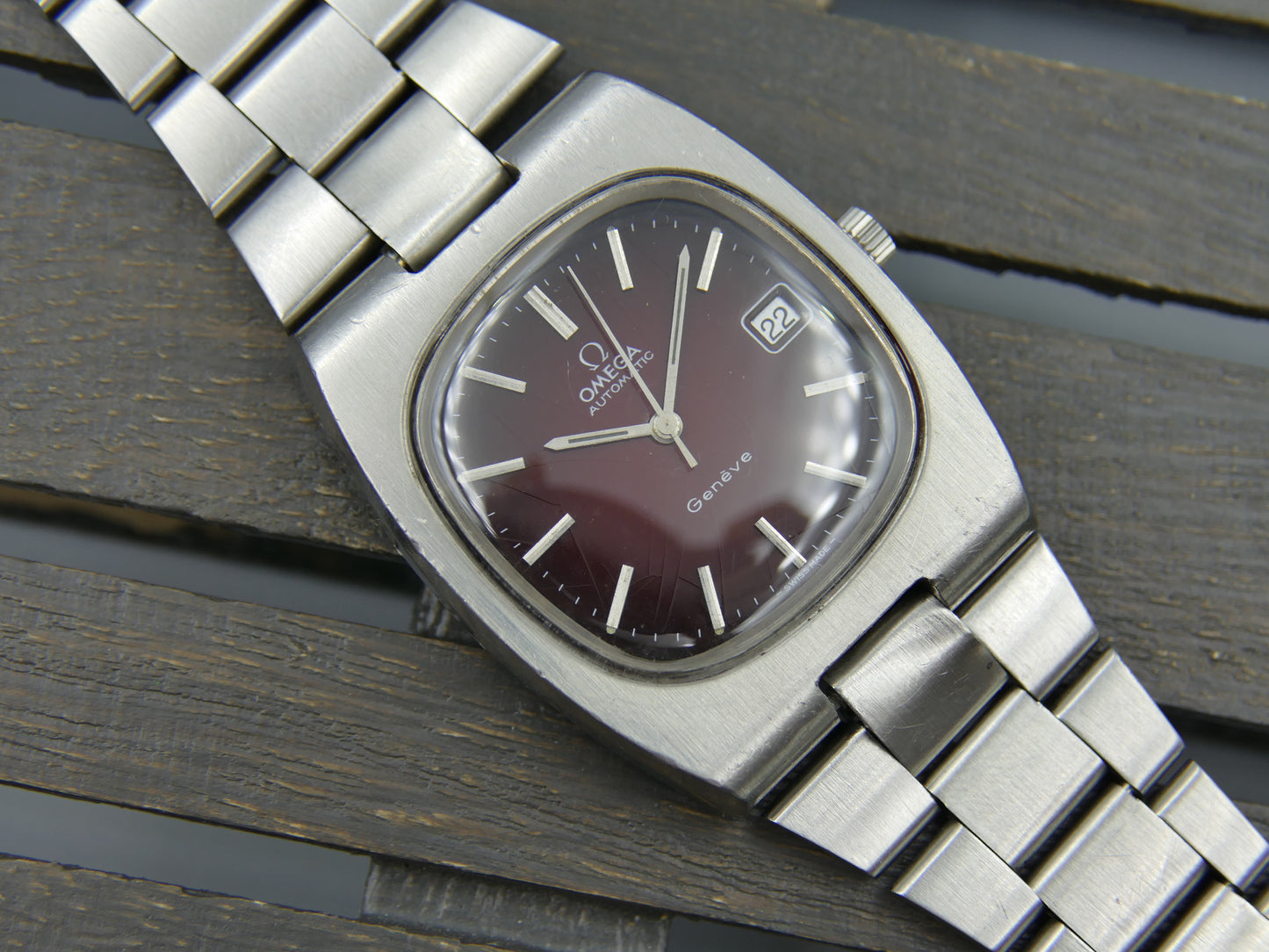 70s vintage watch Omega Geneve Automatic cal 1012 ref 166.0191 burgundy red dial