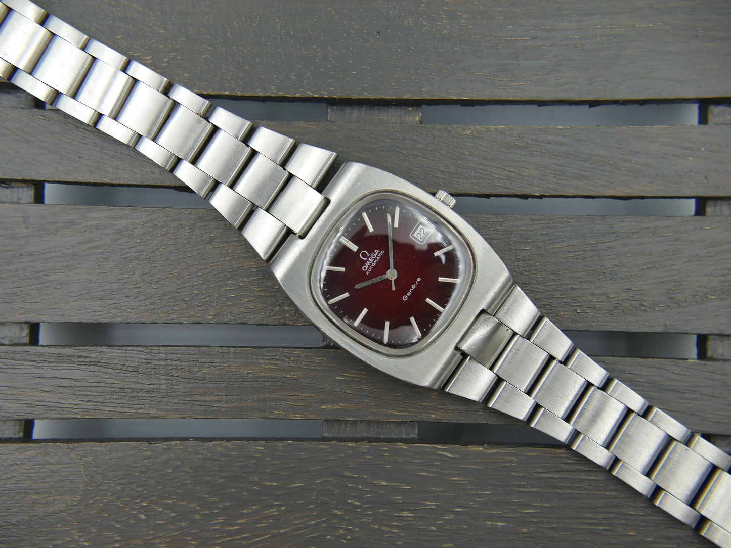 70s vintage watch Omega Geneve Automatic cal 1012 ref 166.0191 burgundy red dial