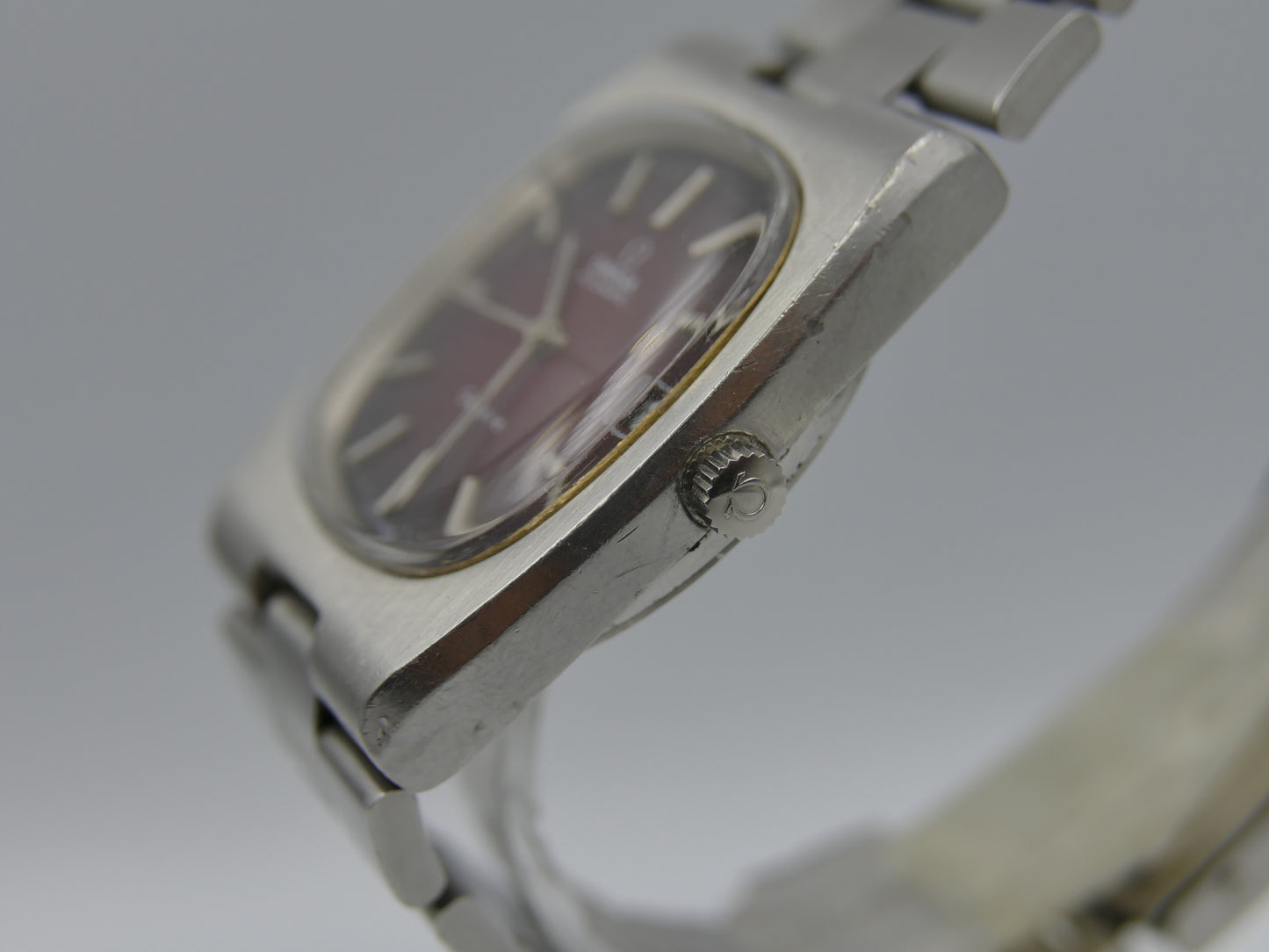 70s vintage watch Omega Geneve Automatic cal 1012 ref 166.0191 burgundy red dial