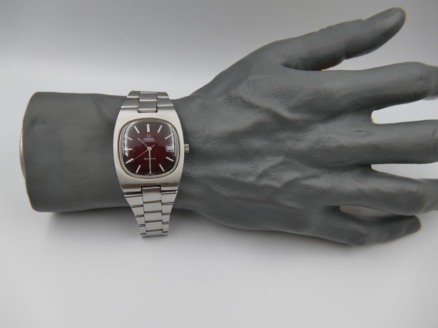 70s vintage watch Omega Geneve Automatic cal 1012 ref 166.0191 burgundy red dial