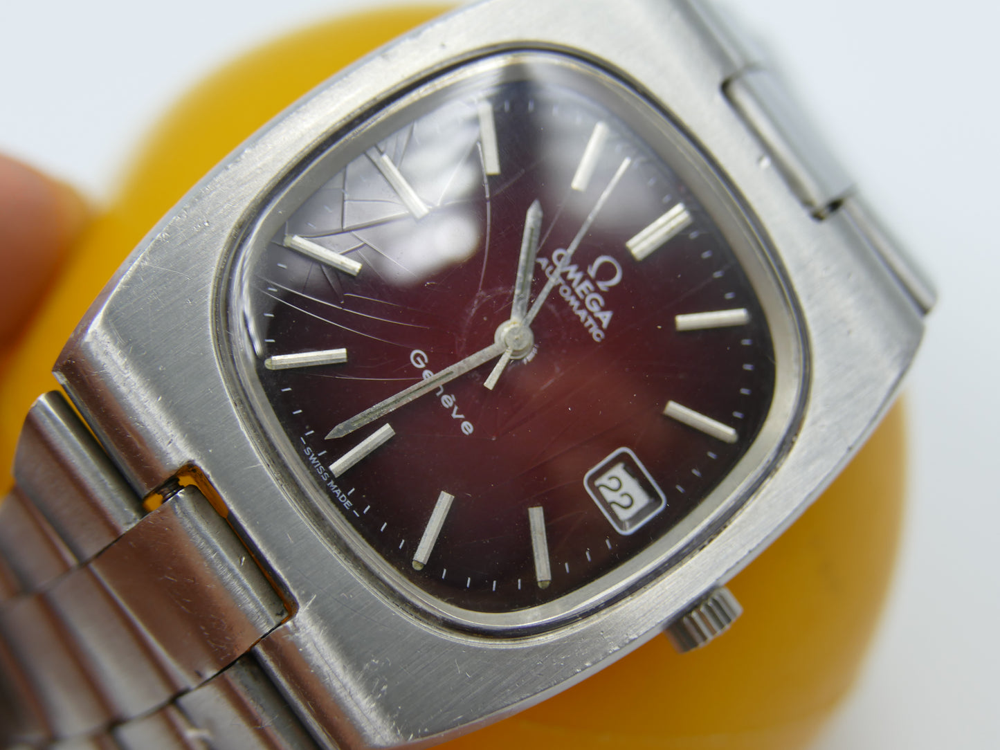 70s vintage watch Omega Geneve Automatic cal 1012 ref 166.0191 burgundy red dial