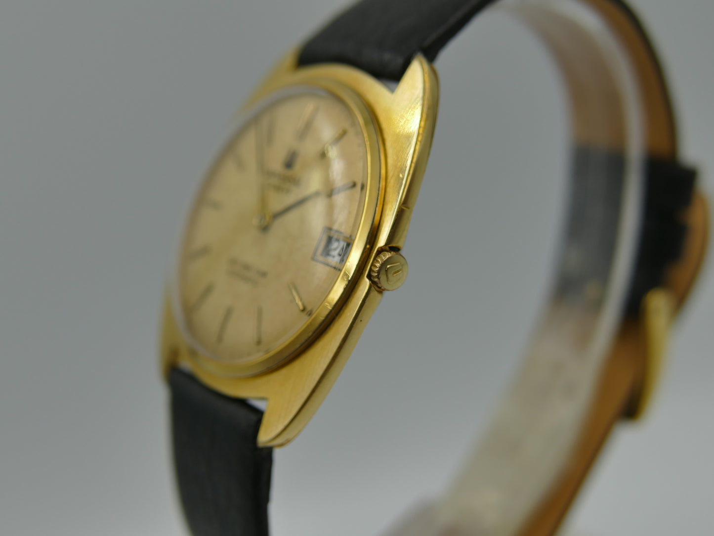 70's vintage watch mens Universal Geneve gilt shadow ref 567103 automatic thin