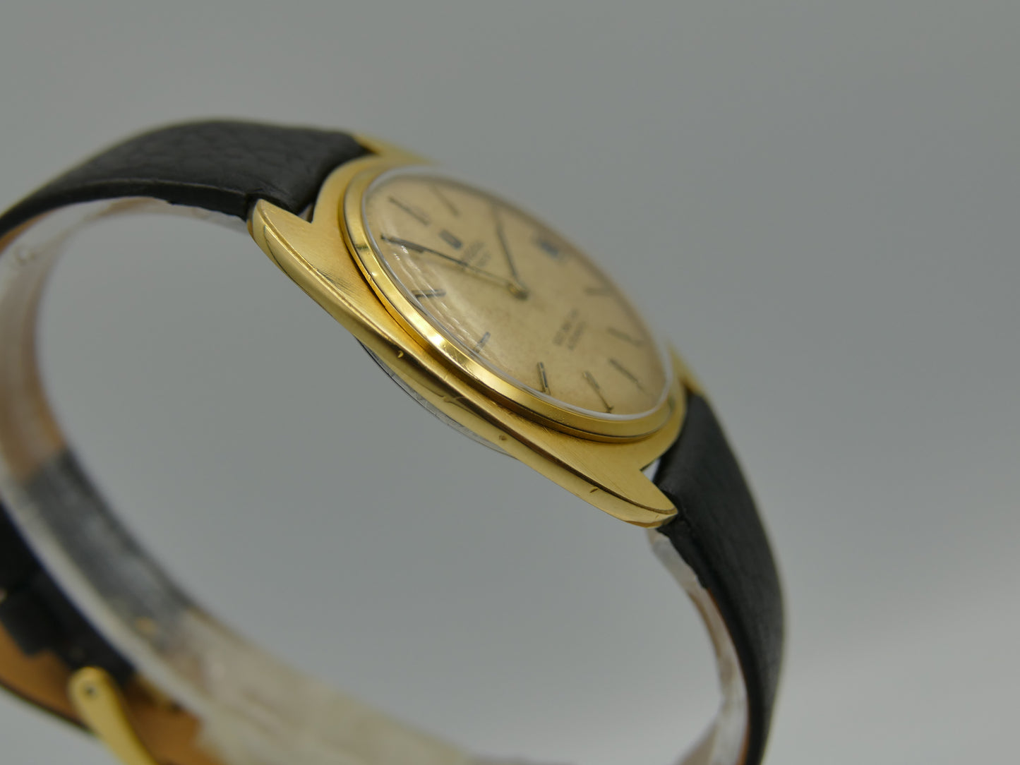 70's vintage watch mens Universal Geneve gilt shadow ref 567103 automatic thin